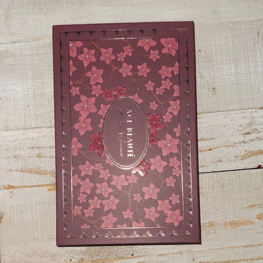 Ace Beaute Mystic Romance eyeshadow Palette
